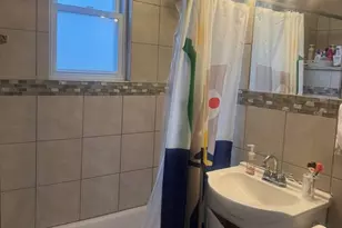 8520 S Kingston Ave, Chicago, IL 60617 - Photo 9