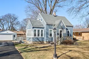 10 N Adams St, North Aurora, IL 60542 - Photo 1