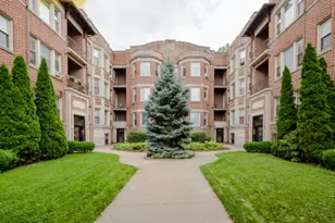 439 E Oakwood Blvd, Chicago, IL 60653 - Photo 1