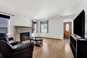 9304 S Utica Ave, Evergreen Park, IL 60805 - Photo 3