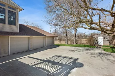 906 E Streamwood Boulevard, Streamwood, IL 60107 - Photo 3