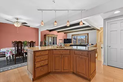 906 E Streamwood Boulevard, Streamwood, IL 60107 - Photo 9