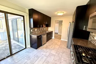 298 Maplewood Ct, Schaumburg, IL 60193 - Photo 5