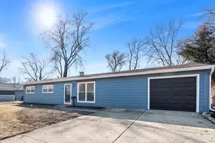 40 Chatham Pl, Montgomery, IL 60538 - Photo 1