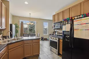 25109 Clare Cir, Manhattan, IL 60442 - Photo 5