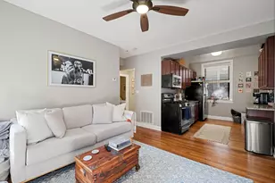 909 W Cornelia Ave, Chicago, IL 60657 - Photo 3