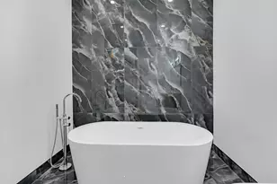 505 W Elm Ave, Chicago, IL 60610 - Photo 23