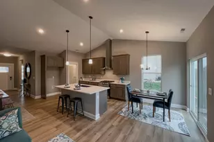 152 S Llanos St, Cortland, IL 60112 - Photo 3