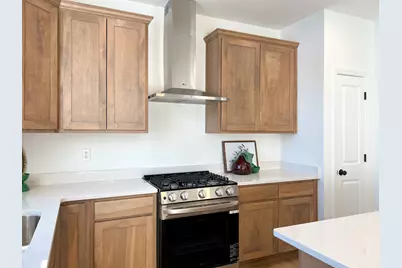 94 W Crabapple Avenue, Cortland, IL 60112 - Photo 7