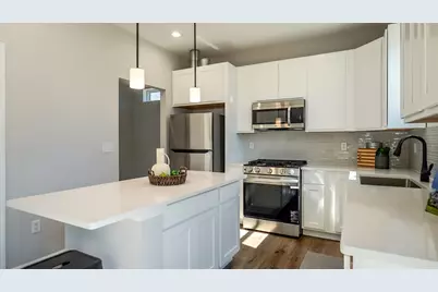 20 W Sandalwood Avenue, Cortland, IL 60112 - Photo 5