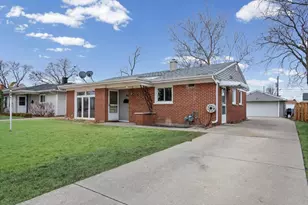 88 W Wayne Pl, Wheeling, IL 60090 - Photo 1