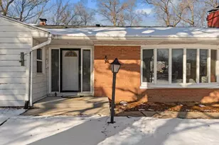 8210 Ridgewood Rd, Rock Island, IL 61201 - Photo 7