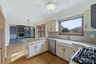 20W481 Westminster Dr, Downers Grove, IL 60516 - Photo 5