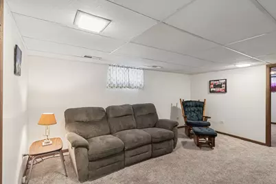 802 Kirkwood Avenue, Winthrop Harbor, IL 60096 - Photo 17