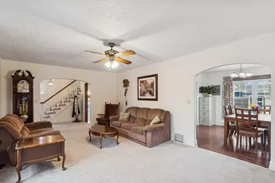 802 Kirkwood Avenue, Winthrop Harbor, IL 60096 - Photo 5