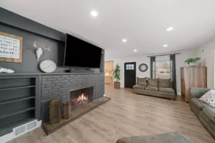 338 Lakelawn Blvd, Aurora, IL 60506 - Photo 9