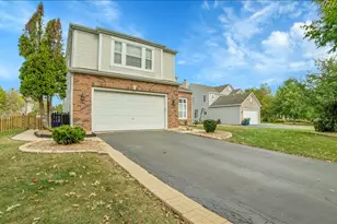 711 Blossom Ct, Oswego, IL 60543 - Photo 3