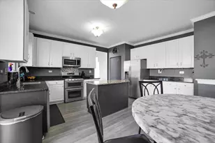 711 Blossom Ct, Oswego, IL 60543 - Photo 11