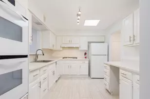 1348 Dairy Ln, Mundelein, IL 60060 - Photo 11