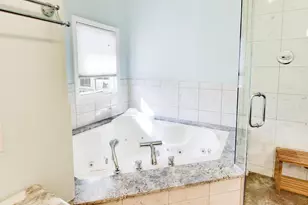 6642 N Kilbourn Ave, Lincolnwood, IL 60712 - Photo 35