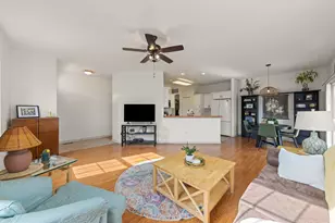 16346 Crescent Lake Dr, Crest Hill, IL 60403 - Photo 5