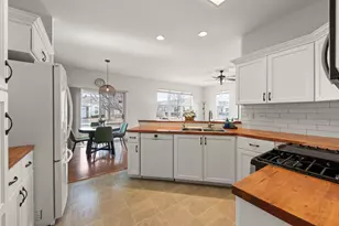 16346 Crescent Lake Dr, Crest Hill, IL 60403 - Photo 11