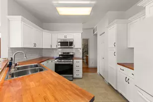 16346 Crescent Lake Dr, Crest Hill, IL 60403 - Photo 9