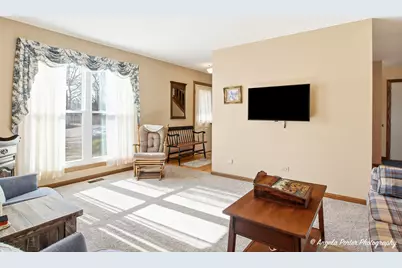 742 Dartmouth Drive, Island Lake, IL 60042 - Photo 9