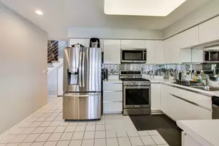 654 Picardy Cir, Northbrook, IL 60062 - Photo 7