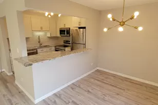 274 W Ct Of Shorewood Ln, Vernon Hills, IL 60061 - Photo 3