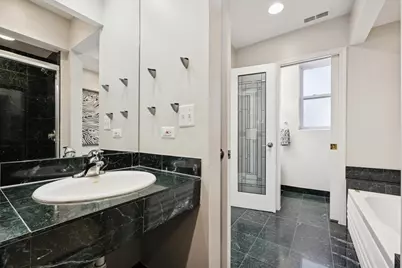 835 W Belle Plaine Avenue #2, Chicago, IL 60613 - Photo 23