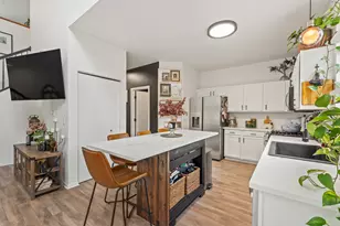 1124 Colonial Dr, Joliet, IL 60432 - Photo 11