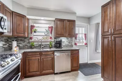 2208 Hiawatha Parkway, Woodridge, IL 60517 - Photo 13