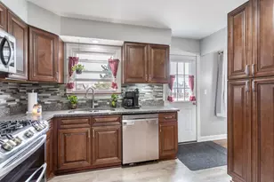 2208 Hiawatha Pkwy, Woodridge, IL 60517 - Photo 13