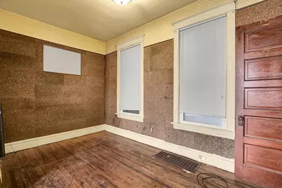 9232 S Essex Avenue, Chicago, IL 60617 - Photo 5