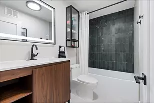 3930 N Pine Grove Ave, Chicago, IL 60613 - Photo 11