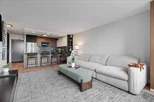 3930 N Pine Grove Ave, Chicago, IL 60613 - Photo 7