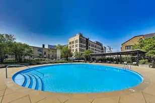 3930 N Pine Grove Ave, Chicago, IL 60613 - Photo 19