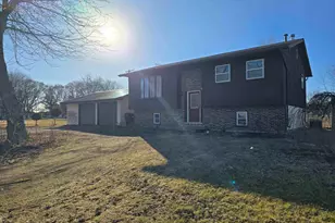 305 E 3rd St, Bowen, IL 62316 - Photo 25