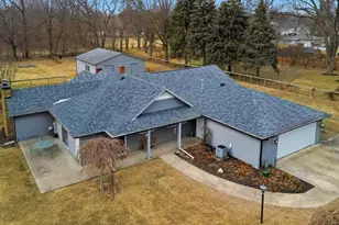 1307 Sinnissippi Park Rd, Sterling, IL 61081 - Photo 3