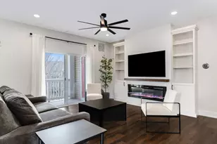 530 Pineridge Dr N, Oswego, IL 60543 - Photo 3