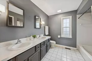 570 Riva Ct, Wheaton, IL 60187 - Photo 23