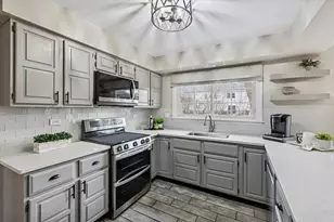 570 Riva Ct, Wheaton, IL 60187 - Photo 11