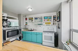 70 W Burton Pl, Chicago, IL 60610 - Photo 13