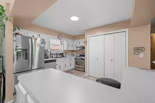 220 N Rosedale Ave, Aurora, IL 60506 - Photo 7