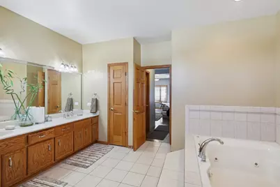 1237 W Parliament Street, Crete, IL 60417 - Photo 23