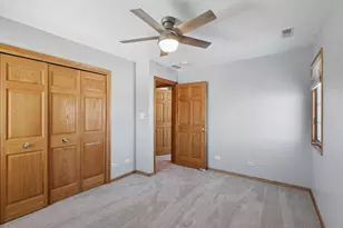 1237 W Parliament St, Crete, IL 60417 - Photo 37