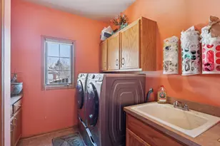 1237 W Parliament St, Crete, IL 60417 - Photo 25