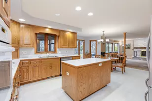 29W220 Oak Knoll Rd, West Chicago, IL 60185 - Photo 9