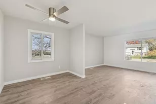 2413 Country Ln, McHenry, IL 60051 - Photo 9